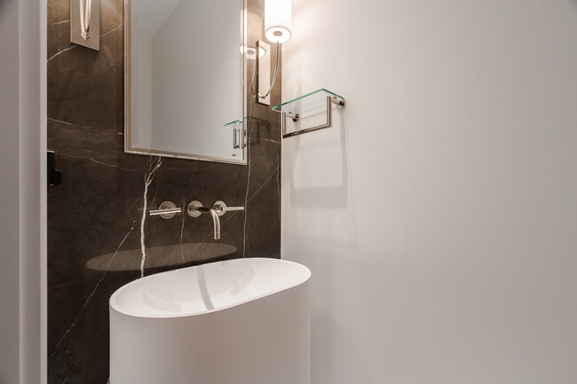 Building Photo - 3376 Peachtree Rd