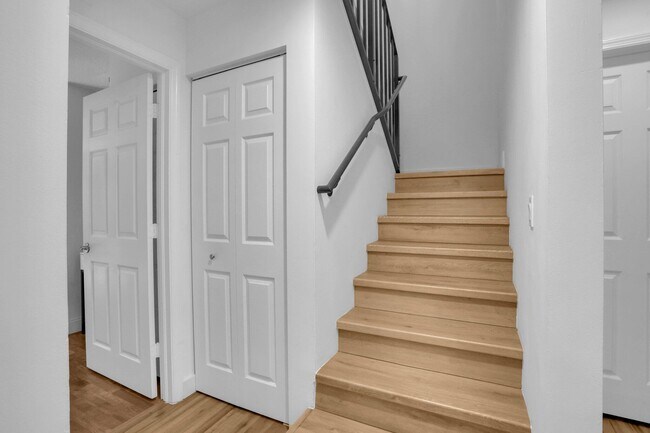 Building Photo - 4180 Landar Dr N