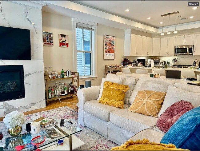 Building Photo - 470 Green St