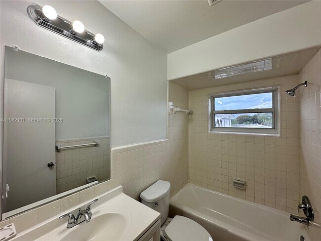 Building Photo - 2822 Van Buren St