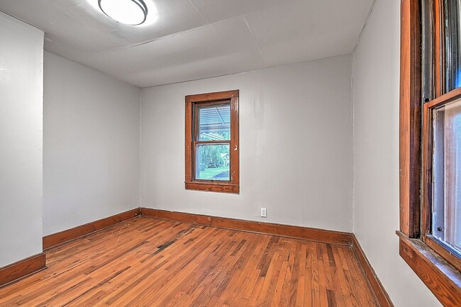 Building Photo - 1630 Park St