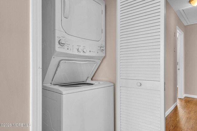 Building Photo - 227 Cedar Dr