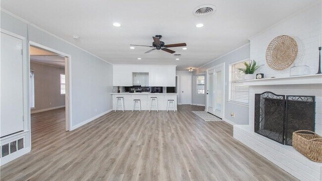 Building Photo - 1812 Southshore Spur