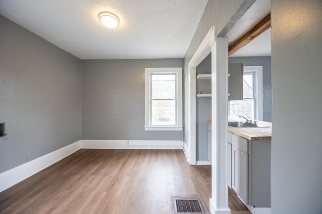 Building Photo - 2257 E 80th St