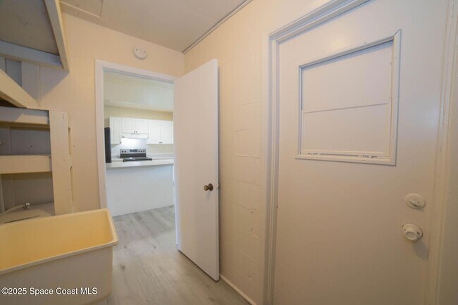 Building Photo - 950 Alford St