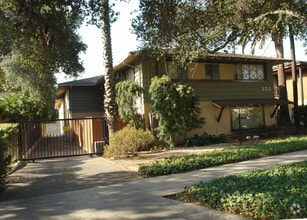 Building Photo - 322 E Live Oak St