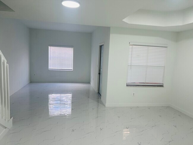 Building Photo - 4934 White Mangrove Way E