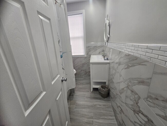 Building Photo - 4009 Ventnor Ave