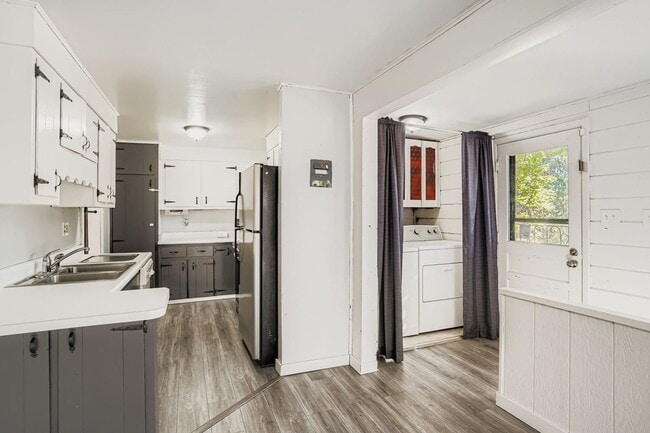 Building Photo - Charming Ranch Home with Spacious Yard and...