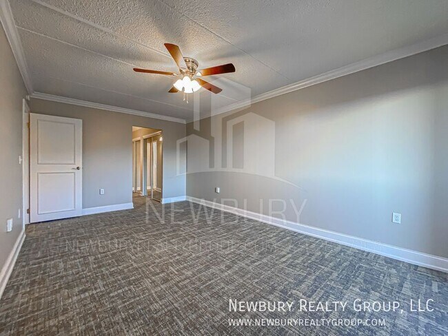 Building Photo - 530 N Main St