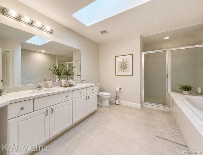 Building Photo - 1176 Cadmus Dr