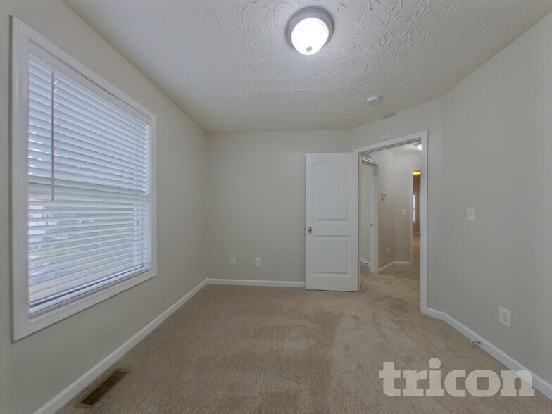 Building Photo - 7134 Creeksong Dr