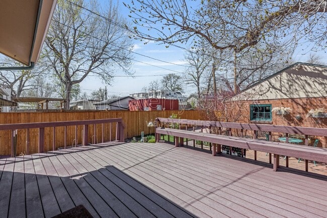 Building Photo - 4047 Wyandot St