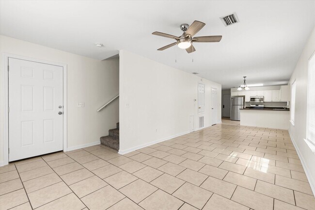 Building Photo - 735 Putnam Dr