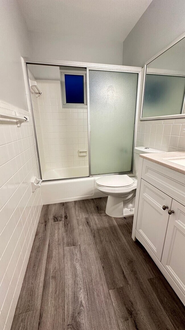 Building Photo - 1911 NE 28th Ct