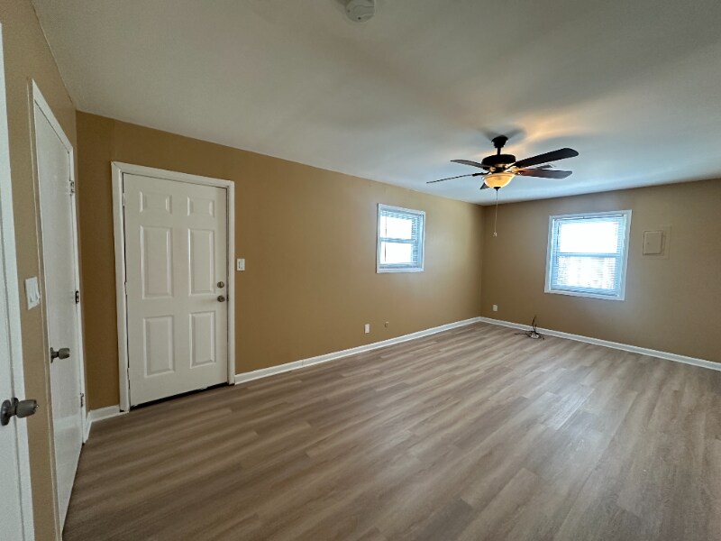 Building Photo - 1204 N 6th St