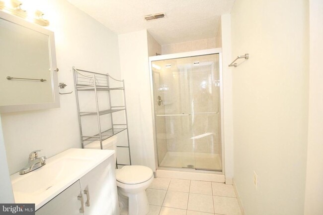 Building Photo - 1378 Rollinghouse Dr