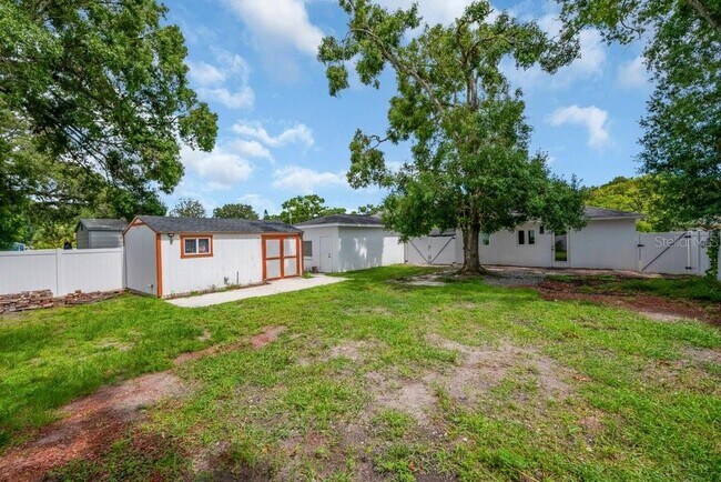 Building Photo - 1207 W Adalee St