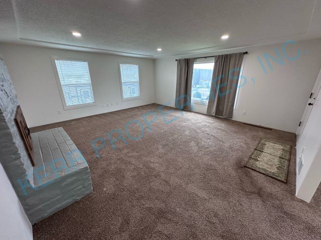 Building Photo - Discover Unlimited Potential: Spacious 3,696 Sq Ft Property in Clackamas, OR!