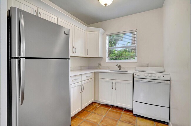 Building Photo - 229 28th St