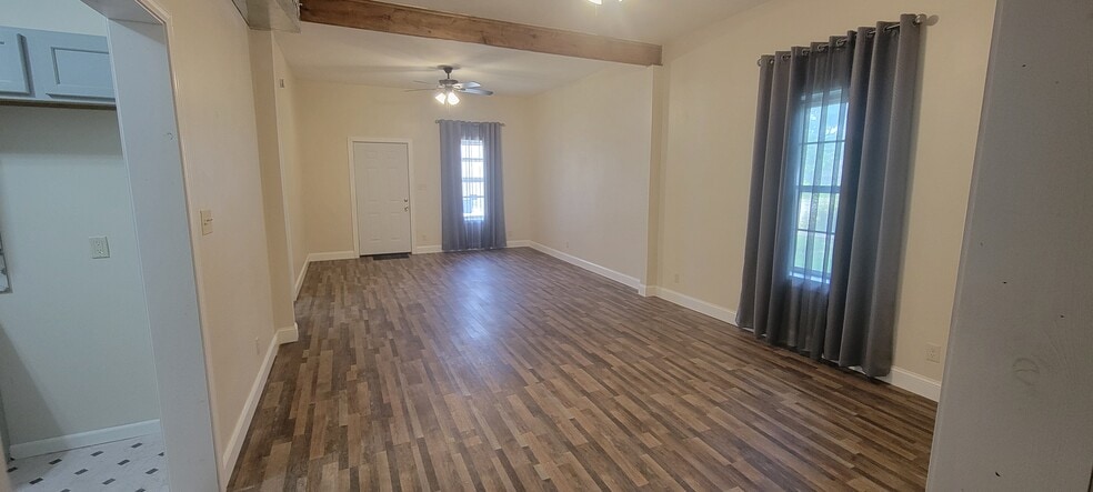 Spacious Living-Dining Space - 1914 S S St