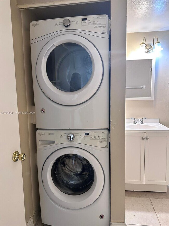 Building Photo - 8205 SW 152nd Ave