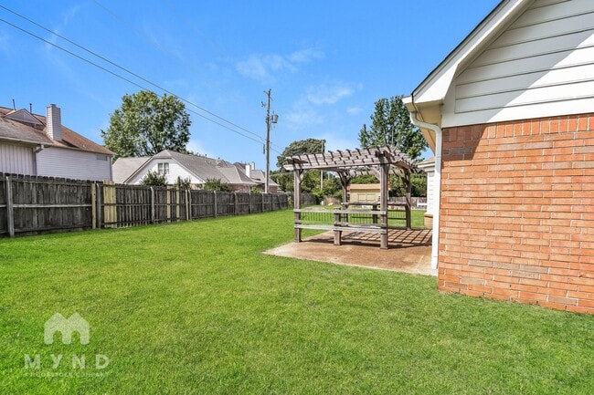 Building Photo - 8819 Lindstrom Cove