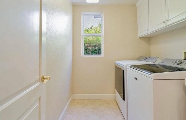 Building Photo - 2520 Club Dr