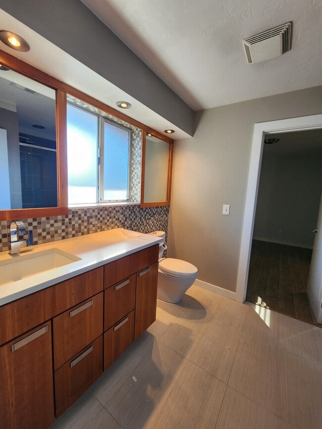 Building Photo - 549 Chetco Ave