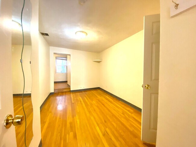 Building Photo - Huntington Ave. 2 Bed