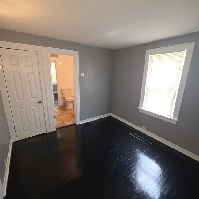 Building Photo - Cozy 3 bedrooms and 1 full bath home located on S Willow Ave in Independence, MO