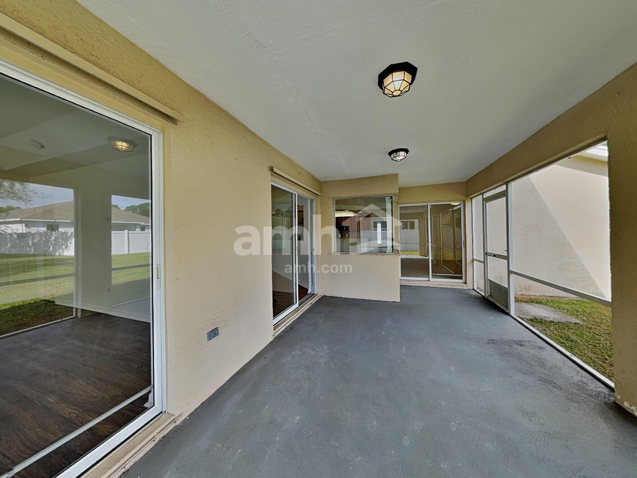 Building Photo - 5731 NW Zenith Dr