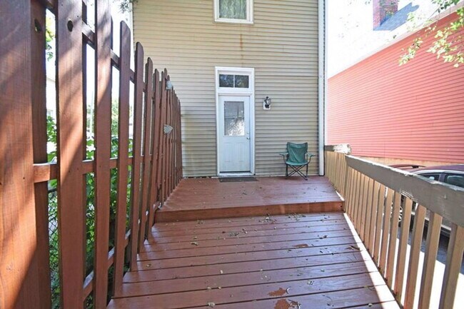 Building Photo - 2319 Sauer Ave