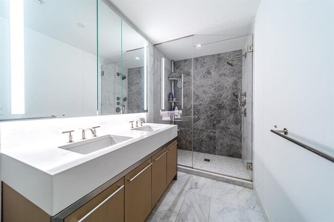 Building Photo - 75 Park Ln S