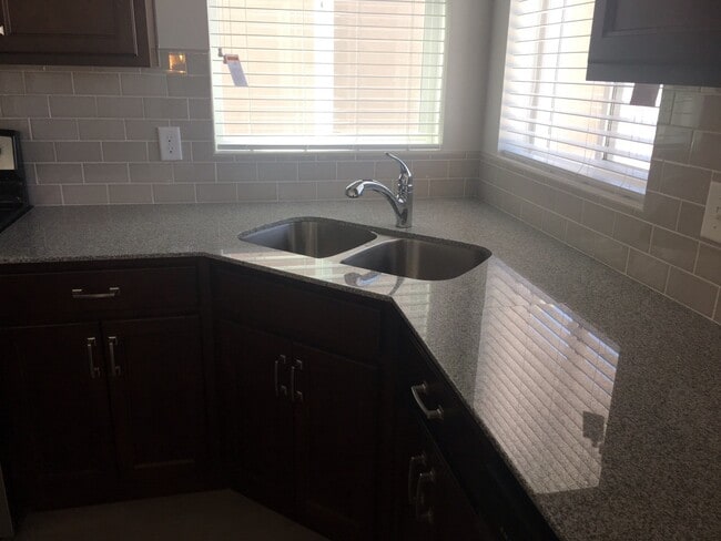 Building Photo - Beautiful Modern Home in Lehi w attached 2 car garage!