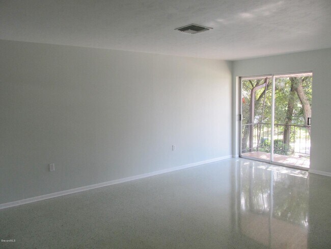 Building Photo - 204 River Heights Dr