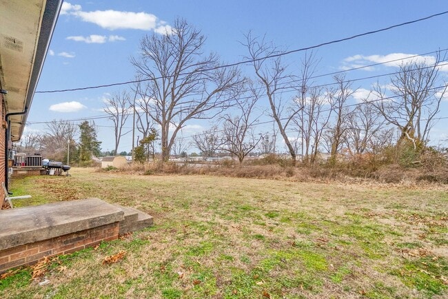 Building Photo - 111 Tandy Dr