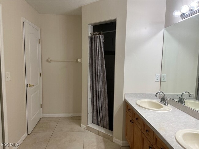 Building Photo - 1301 NE 12th Pl