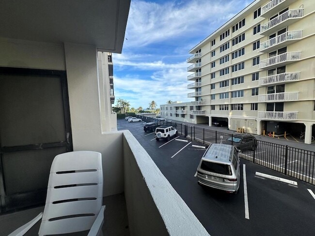 Building Photo - 145 S Ocean Ave