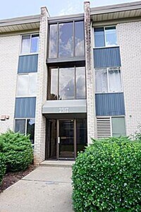 Building Photo - Beautifully Remodel Top-Level Condo!