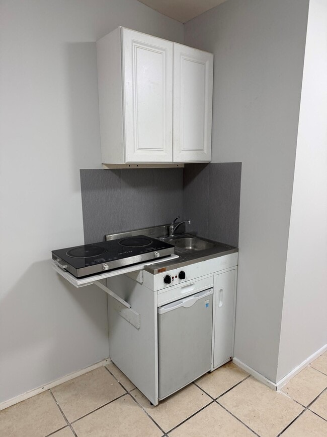 Building Photo - 2170 SW 51st Pl