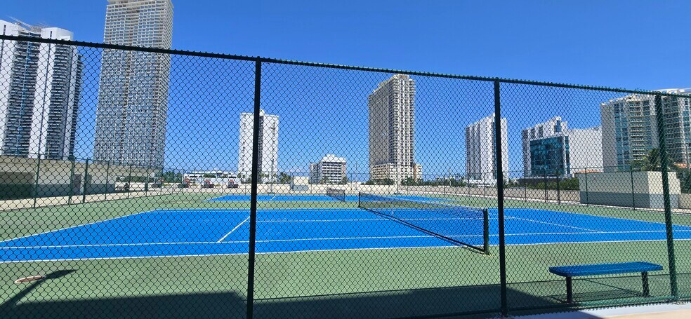 Tennis - 16919 N Bay Rd