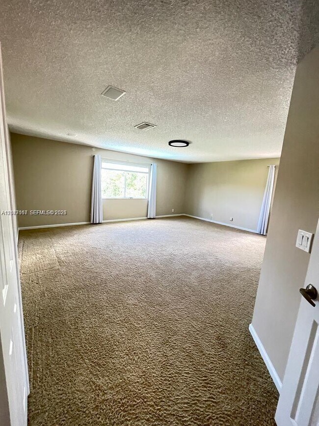 Building Photo - 558 Stonemont Dr