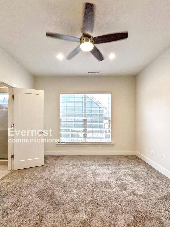Building Photo - 2610 Grand Union Way