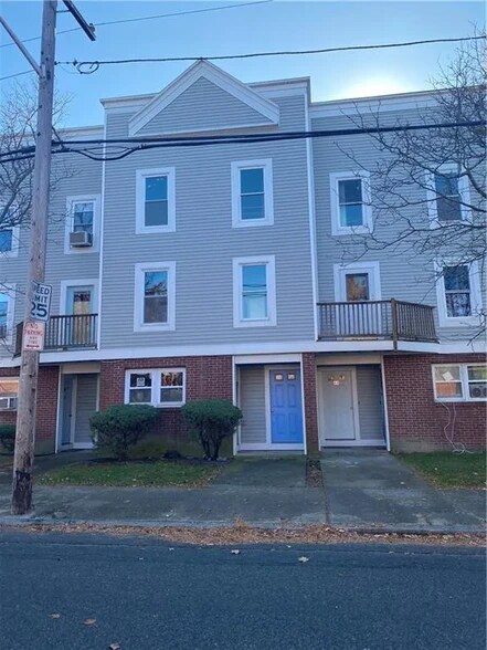 Front Entrance - 84 Tell St