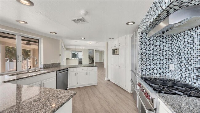 Building Photo - 120 Sands Pt Dr