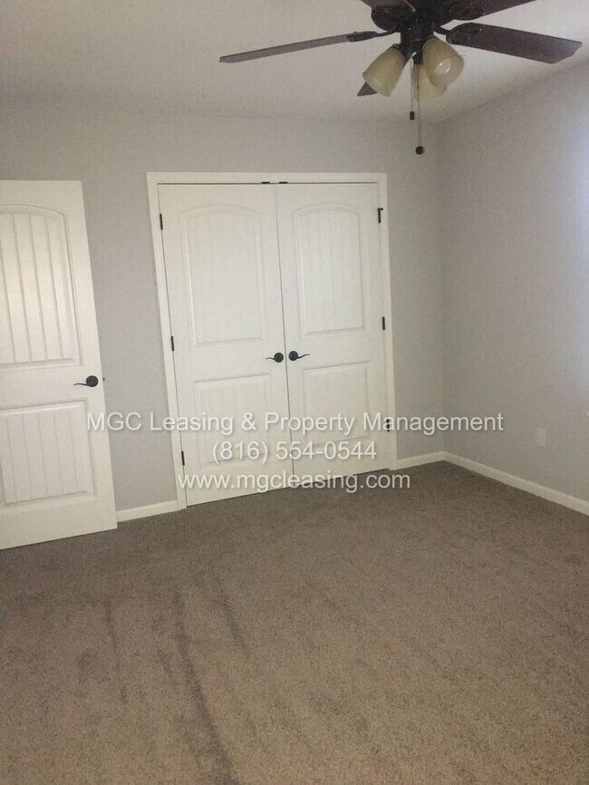 Building Photo - SERRANO 2 Bedroom LUXURY TOWNHOME in the Northland