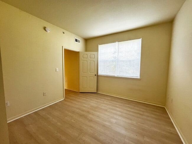 Building Photo - First floor, 3BR/2BA with garage Villa San Marco Condo