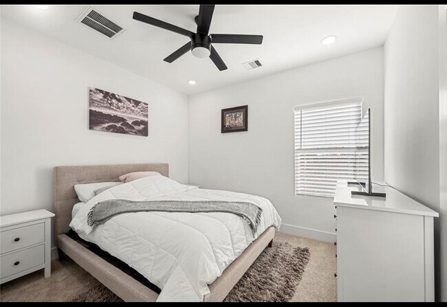 Building Photo - 2902 Rosalie St