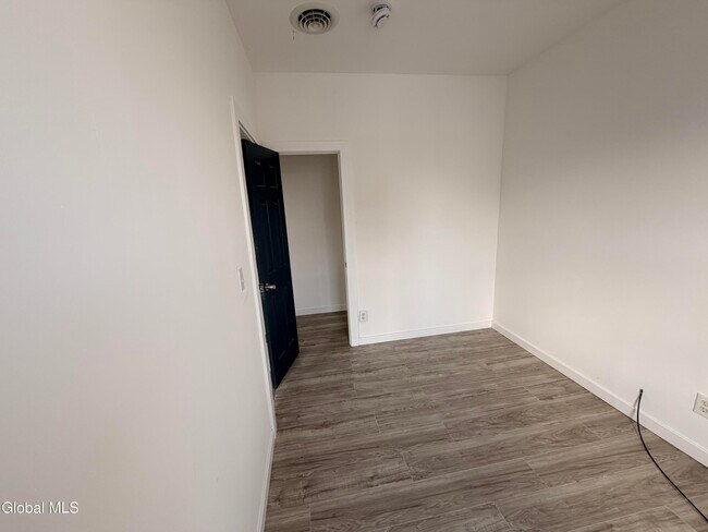 Building Photo - 25 Lefferts St